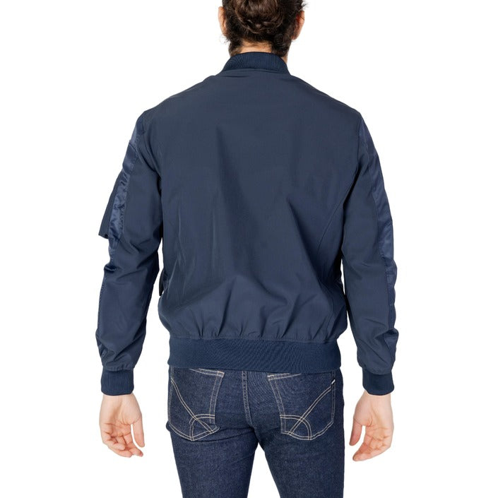 Blauer Jacka Man