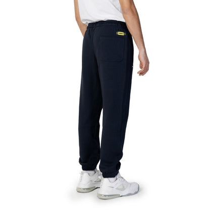 Blauer Byxor Man